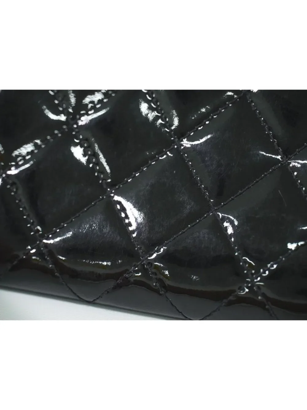 Chanel CC Logo Quilted Round Zip Wallet Patent Leather Black